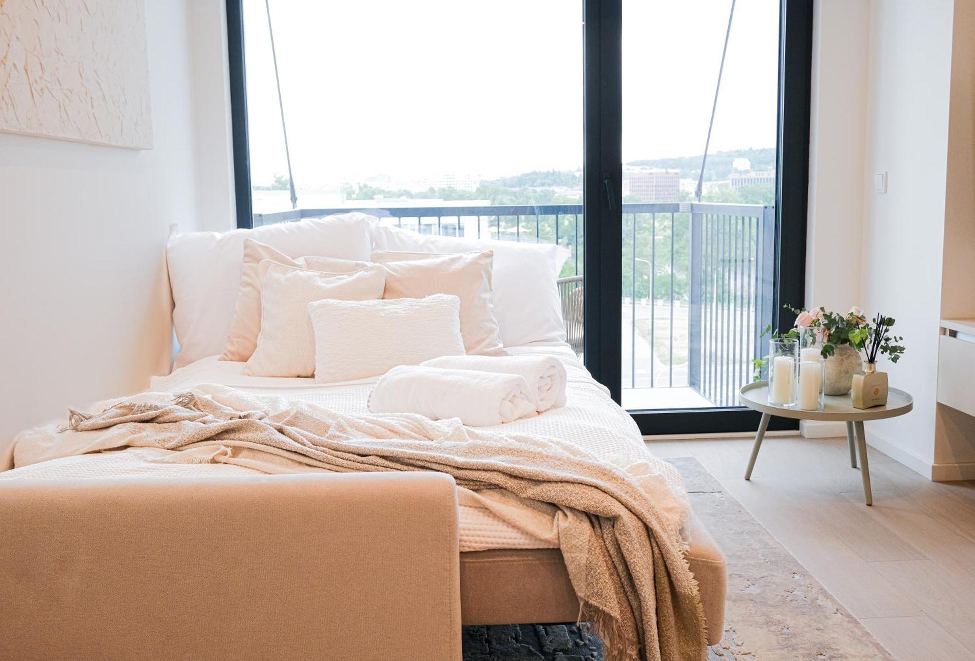 Apartment New Modern, River View Near Center *